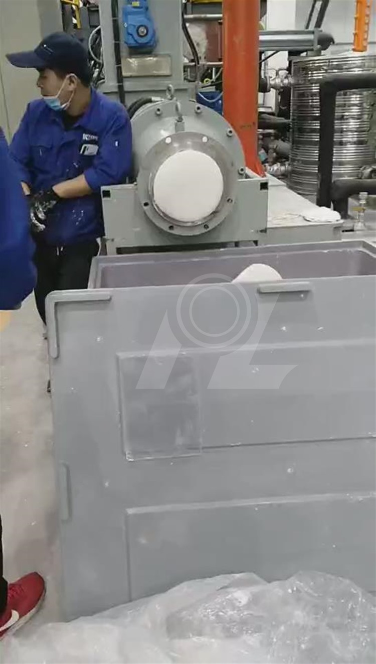 2，上料，捏合精煉